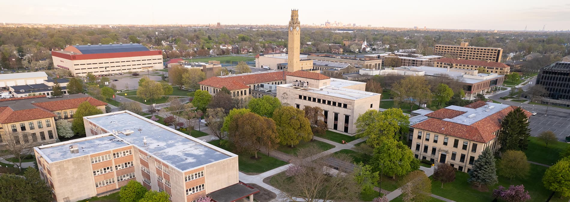 An aerial photograph of ɫۺϾþ Mercy's McNichols Campus, featuring the city of ɫۺϾþ skyline far off in the distance.